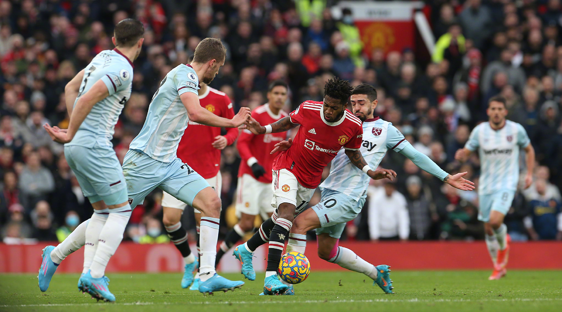 场上创造更 场上创造更